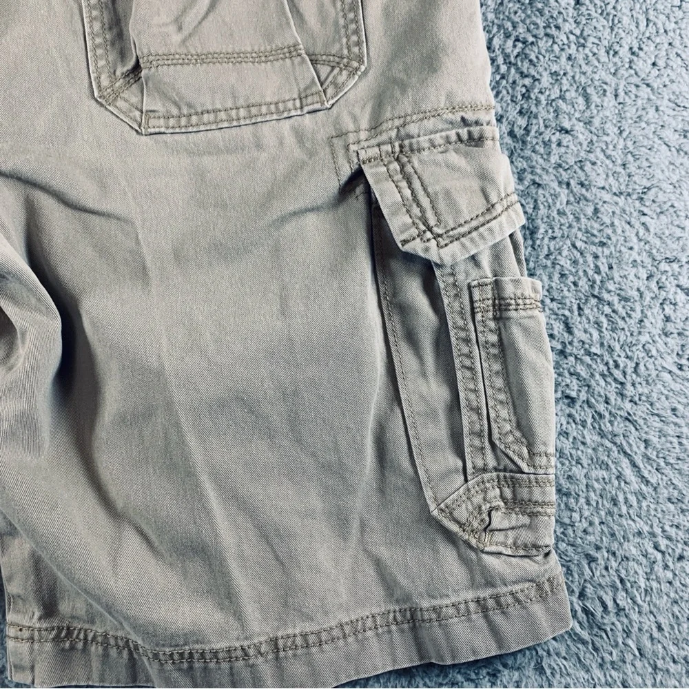 Unionbay Cargo Shorts Men's 8 Pockets‎ 100% Cotton Khaki Size 38 Inseam 10.5
